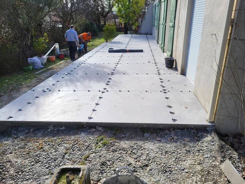 Réalisation d’une chape Lankoliant sous avis technique sur terrasse extérieure à Brignoles.