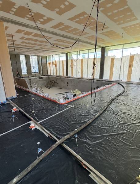 Chantier de chape de ravoirage et anhydrite à Puyricard – Réalisation PSEC Chape