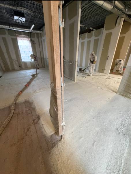 Pose d’assour acoustique à Marseille 13003 pour améliorer le confort du bâtiment.