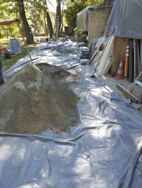 Chape mécanique de 5 à 7 cm sur terrasse suspendue avec forme de pente.
