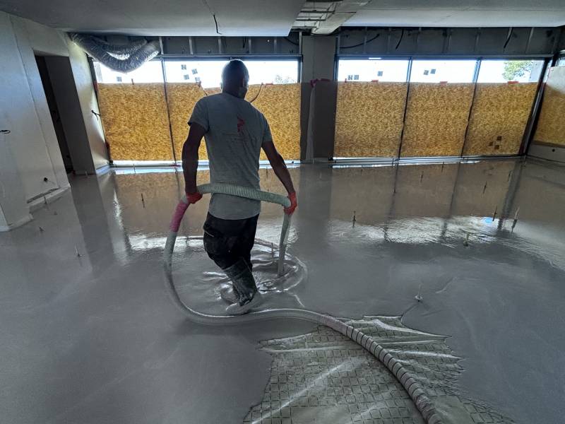 Chape anhydrite sur isolation à Carqueiranne – Chantier complet réalisé par PSEC