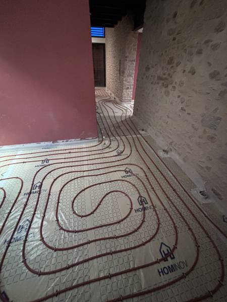 chantier de renovation de sol complet chape et isolation à Salon-de-Provence