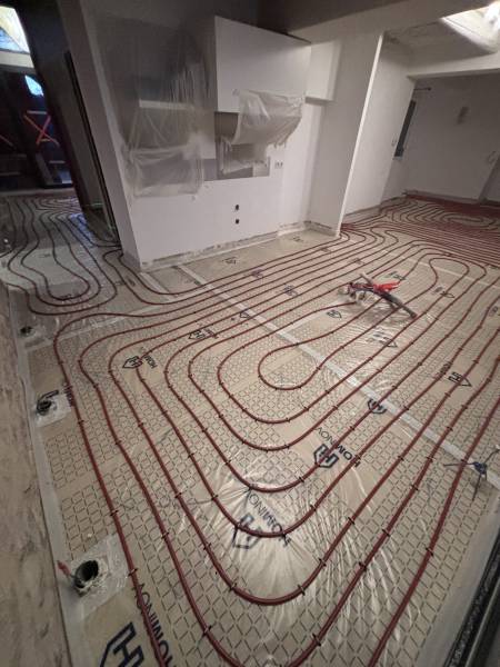 chantier de renovation de sol complet chape et isolation à Salon-de-Provence