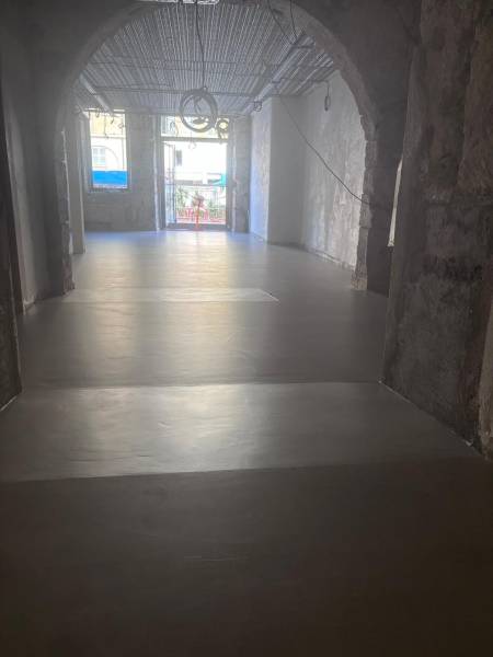 éalisation complète d’un sol professionnel pour une brasserie : chape + weberfloor