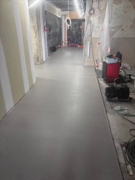 éalisation complète d’un sol professionnel pour une brasserie : chape + weberfloor