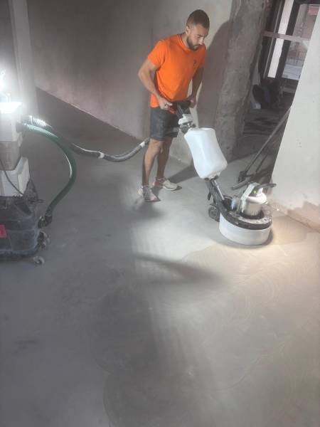 éalisation complète d’un sol professionnel pour une brasserie : chape + weberfloor