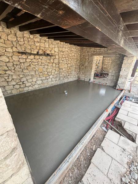 Micro béton et chape intérieure pour maison individuelle