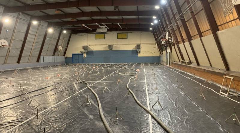 Rénovation du sol d’un gymnase chape liquide P4S de 865 M2 – Trets
